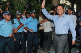 Former defence minister Mohamed Nazim waves as he exits the Criminal Court. PHOTO/VMEDIA