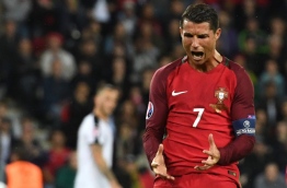 Portugal's forward Cristiano Ronaldo reacts after missing an opportunity on goal during the Euro 2016 group F football match between Portugal and Austria at the Parc des Princes in Paris on June 18, 2016. / AFP PHOTO / FRANCISCO LEONG