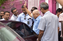 Former president Gayoom waves as he leaves the PPM office after a meeting last week. MIHAARU PHOTO/MOHAMED SHARUHAAN