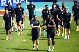 France's players arrive for a training session in Clairefontaine-en-Yvelines on July 9, 2016 on the eve of the Euro 2016 final football match between France and Portugal. / AFP PHOTO / FRANCK FIFE
