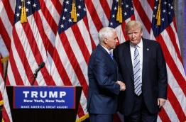 US Republican presidential candidate Donald Trump (R) shakes hands with vice presidential candidate Mike Pence on July 16, 2016, during a press conference in New York. / AFP PHOTO / KENA BETANCUR