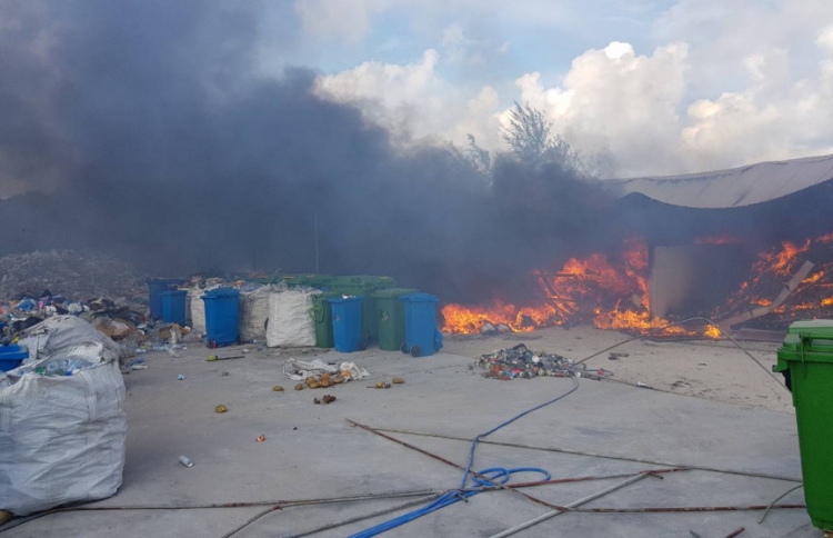 ކުނި ސައިޓްގައި ރޯވިޔަސް ހިދުމަތަކަށް ބުރުލެއް ނާރާ