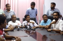 PPM council members loyal to president Yameen speaking to reporters after walking out of the council sit-down on Tuesday. MIHAARU PHOTO/MOHAMED SHARUHAAN
