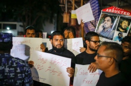 Local journalists pictured during a silent protest held against the defamation bill. MIHAARU PHOTO/MOHAMED SHARUHAAN