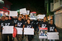 Local journalists pictured during a silent protest held against the defamation bill. MIHAARU PHOTO/MOHAMED SHARUHAAN
