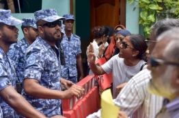 Protesters confront police as the parliament passed the contentious defamation bill on Tuesday. MIHAARU PHOTO/NISHAN ALI