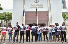 Local journalists protest outside the parliament as lawmakers passed the contentious defamation bill on Tuesday. MIHAARU PHOTO/MOHAMED SHARUHAAN