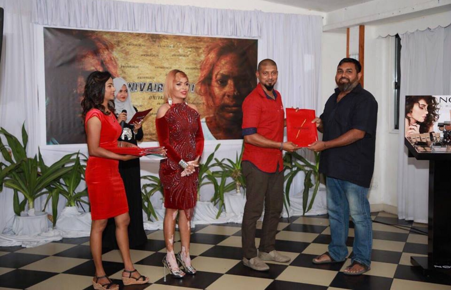 "ނިވައިރޯޅި" ގެ ކާސްޓް އިއުލާން ކުރި އިވެންޓްގެ ތެރެއިން. ފޮޓޯ: ނިވައިރޯޅި ޕޭޖް