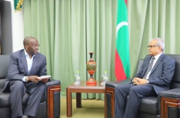 Commonwealth envoy Willy Mutunga (L) with Maldives foreign minister Dr Mohamed Asim. PHOTO/FOREIGN MINISTRY