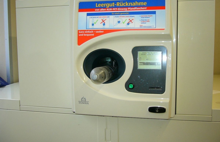 ސެންޓްރަލް ޕާކްގަައި ރިވާސް ވެންޑިންގް މެޝިން ބަހައްޓަނީ