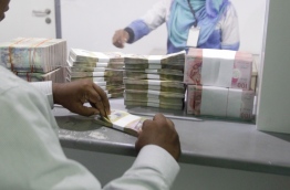 Maldivian currency notes at a counter of Maldives Monetary Authority (MMA). PHOTO: MOHAMED SHARUHAAN/MIHAARU