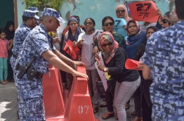Police push protesters behind a barricade during an anti-government protest. MIHAARU FILE PHOTO/NISHAN ALI