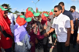 President Yameen welcomed by his supporters upon arrival in Fuvahmulah city on Monday. PHOTO/PRESIDENT'S OFFICE