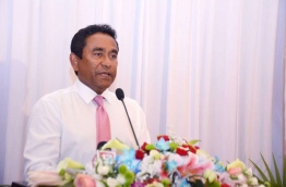 President Yameen speaks during a ceremony held to mark the defection of government aligned Jumhoory Party (JP) lawmaker Ilham Ahmed to PPM on Thursday. MIHAARU PHOTO/AMINATH SHIFLEEN