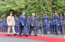 A handout picture released by the Egyptian Presidency on October 31, 2016 shows Egyptian President Abdel Fattah al-Sisi (R) and Singapores President Tony Tan reviewing a honor guard during a welcoming ceremony at the Presidential Palace in Cairo. / AFP PHOTO / EGYPTIAN PRESIDENCY / HO / === RESTRICTED TO EDITORIAL USE - MANDATORY CREDIT "AFP PHOTO / HO / EGYPTIAN PRESIDENCY' - NO MARKETING NO ADVERTISING CAMPAIGNS - DISTRIBUTED AS A SERVICE TO CLIENTS ==