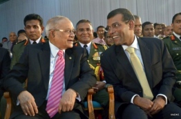 Former presidents Maumoon Abdul Gayoom (L)  and Mohamed Nasheed. PHOTO/VNEWS