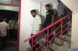 Police raiding PPM leader's office of H.Themaa. PHOTO: MOHAMED YAMEEN/MIHAARU