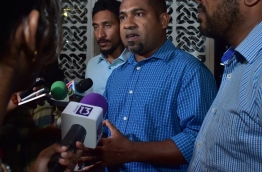 Dr Abdullah Khaleel, the secretary general of President Yameen's faction of PPM, speaks to reporters. PHOTO: MOHAMED SHARUHAAN/MIHAARU