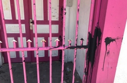 Crude oil thrown on the gates and walls of PPM Office operated in Themaa House in Henveiru ward of capital Male.