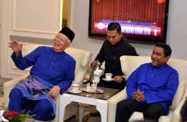 President Yameen (R) visits Malaysian Prime Minister Najib Razak at the Putra World Trade Centre in Kuala Lumpur. PHOTO/PRESIDENT'S OFFICE