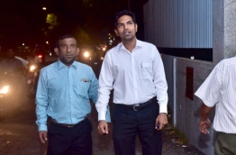 Mohamed Shifaz (R), deputy leader of main opposition Maldivian Democratic Party (MDP), arrives with his lawyer at police headquarters. PHOTO: NISHAN ALI/MIHAARU