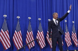 US President Barack Obama waves after speaking on counterterrorism at MacDill Air Force Base in Tampa, Florida on December 6, 2016. / AFP PHOTO / MANDEL NGAN