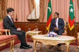President Yameen (R) meets with James Dauris, the British Ambassador to the Maldives. PHOTO/PRESIDENT'S OFFICE