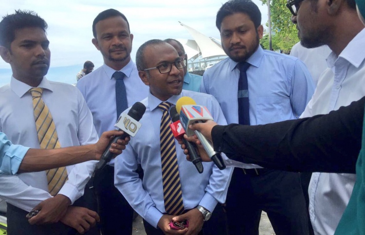 ކޯޓުގެ އަމުރު ތަންފީޒުކޮށްދޭން އެދި އިދިކޮޅުން ޕޮލިހަށް