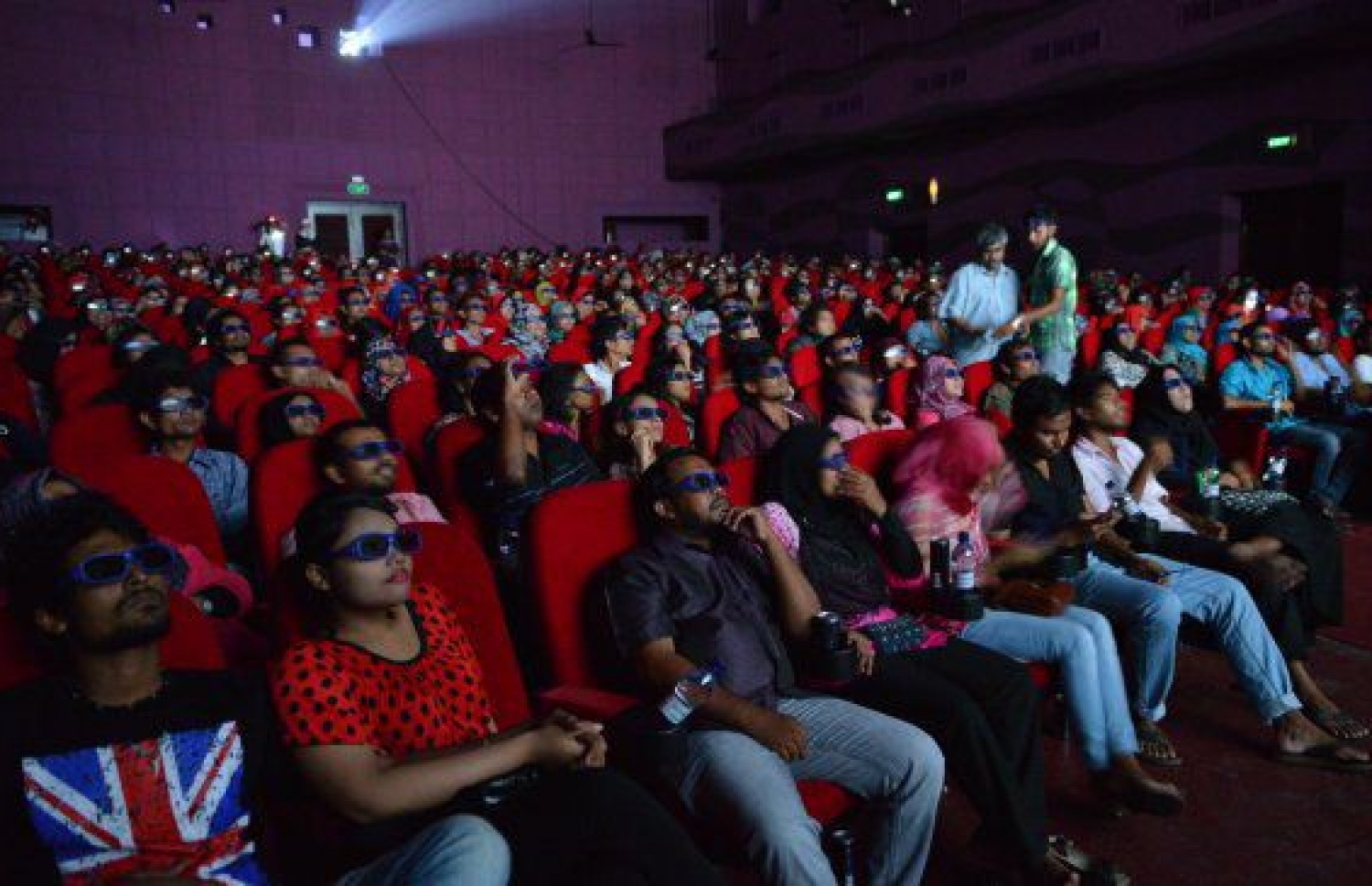 އޮލިމްޕަހުގައި އެޅުވީ 3ޑީ ފިލްމެއް ބަޔަކު ބަލަނީ: މި ސިނަމާގެ ފެންވަރު މަތި ކުރަން ޖެހޭ.