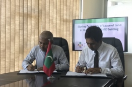 Economic Minister Mohamed Saeed (R) and HDC Managing Director Mohamed Saiman sign lease of land agreement for SME building development in Hulhumale industrial zone. PHOTO: ABDULLA JAMEEL/MIHAARU