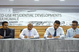 HDC's MD Mohamed Saiman (L-2) and Jausa's MD Ahmed Jahdhan (R-2) sign agreement awarding development of 73 housing units in Hulhumale to Jausa. PHOTO/HDC