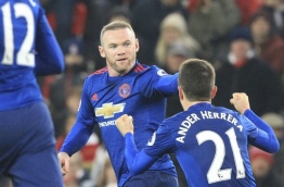 Manchester United's English striker Wayne Rooney (C) celebrates scoring the equalising goal for 1-1 and his 250th goal for Manchester United making him the club's all-time record scorer during the English Premier League football match between Stoke City and Manchester United at the Bet365 Stadium in Stoke-on-Trent, central England on January 21, 2017. / AFP PHOTO / Lindsey PARNABY / RESTRICTED TO EDITORIAL USE. No use with unauthorized audio, video, data, fixture lists, club/league logos or 'live' services. Online in-match use limited to 75 images, no video emulation. No use in betting, games or single club/league/player publications. /