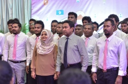 President Yameen (R-2) and First Lady Fathimath (L-2) pose with the newly joined Councillors of PPM. PHOTO: NISHAN ALI/MIHAARU