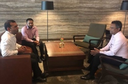 Former President Nasheed (L) meeting Adhaalath Party’s deputy leader Ali Zahir and STO’s former Managing Director Adam Azim in Sri Lanka. PHOTO/MDP