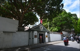 ރާއްޖޭގައި ހުންނަ އިންޑިއާގެ ހައި ކޮމިޝަން: ކޮވިޑްގެ މި ހާލަތުގައި ވެސް ސިއްހީ ބޭނުމަށް ކޮންމެހެން އިންޑިއާ އަށް ދާން ބޭނުންވާ ދިވެހިންނަށް އެ ފުރުސަތު ދީފައިވާ ކަމަށް ހައި ކޮމިޝަނުން ބުނޭ.---ފައިލް ފޮޓޯ:މިހާރު