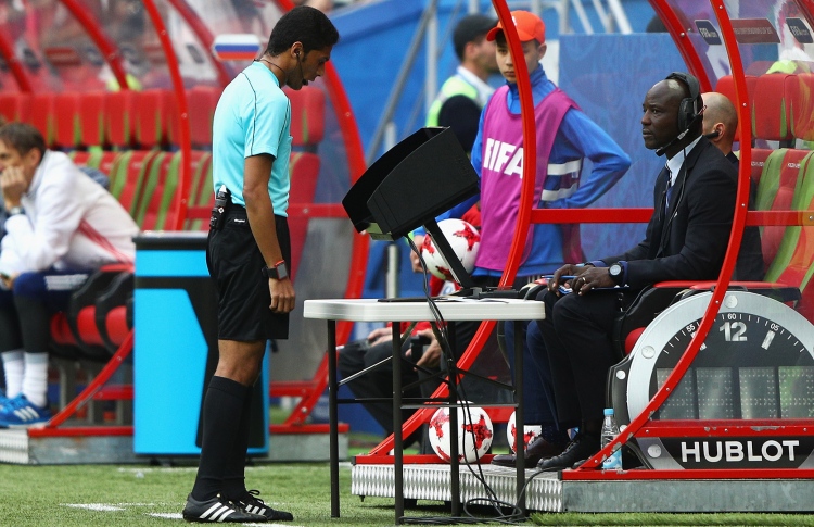 ޗެމްޕިއަންސް ލީގުގައި ވީއޭއާރް ބޭނުންކުރަން ޖެހޭ!