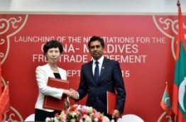 Economic minister Mohamed Saeed (R) signs agreement with China at the launching of the free trade negotiations between the Maldives and China on September 8, 2015.