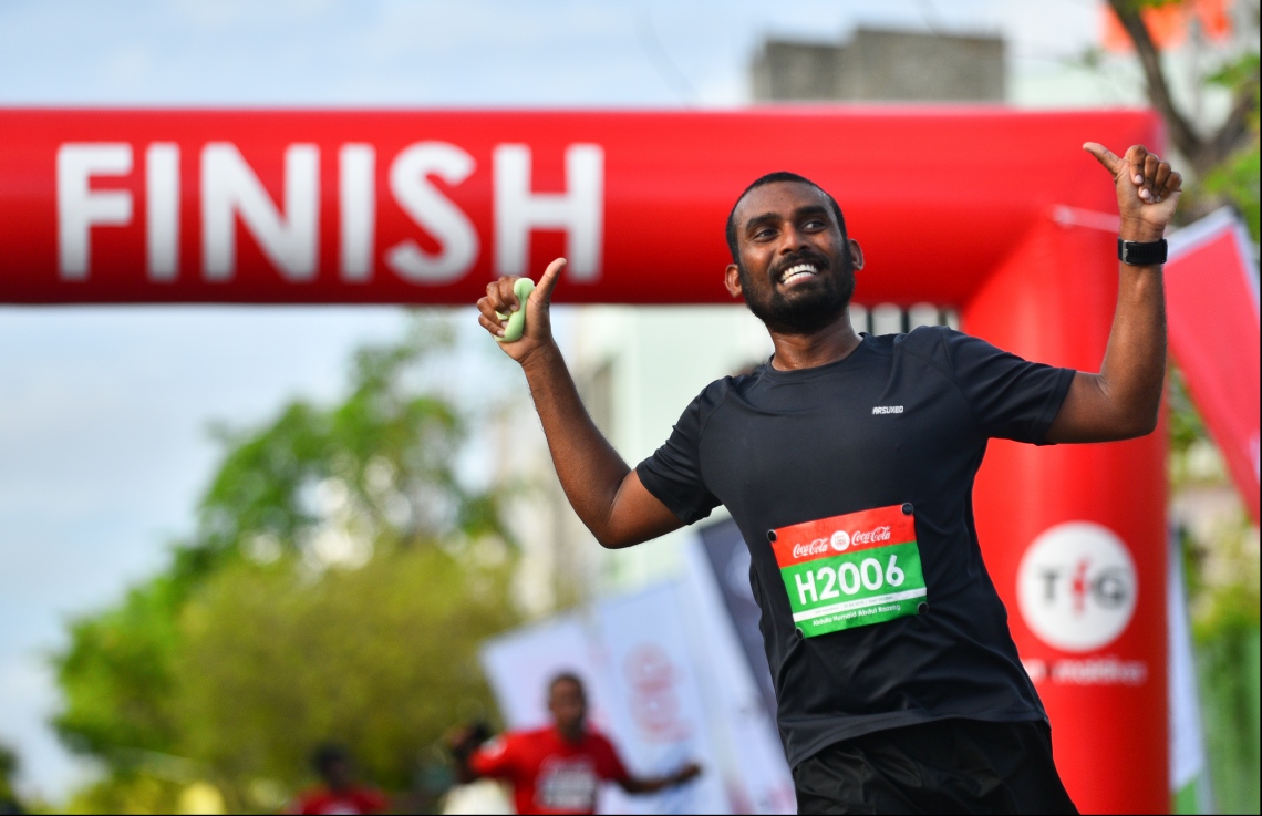 ހުޅުމާލެ: އޭޕްރިލް 120، 2018- ޓޯޓަލް ފިޓްނަސް ގްރޫޕް (ޓީއެފްޖީން) އިން ބޭއްވި ކޮކާކޯލާ ލޯންގް ރަންގެ ހަ ވަނަ އިވެންޓްގެ ތެރެއިން: ބޮޑު ތަރުހީބަކާއިއެކު ހުޅުމާލޭގައި، ހަތަރު ރޭހަކަށް ބަހާލައިގެން ބޭއްވި މިދުވުމުގައި ޖުމްލަ 1500 ދުވުންތެރިން ވަނީ ބައިވެރިވެފައި.--ފޮޓޯ: ހުސައިން ވަހީދު/މިހާރު