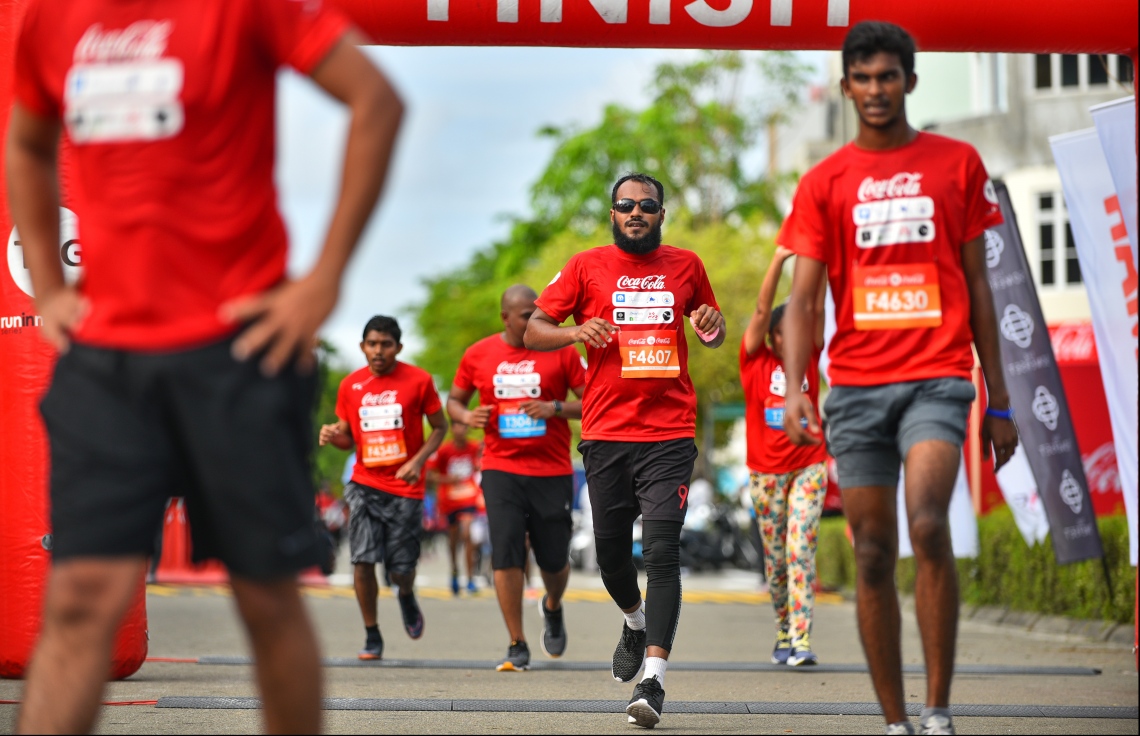 ހުޅުމާލެ: އޭޕްރިލް 120، 2018- ޓޯޓަލް ފިޓްނަސް ގްރޫޕް (ޓީއެފްޖީން) އިން ބޭއްވި ކޮކާކޯލާ ލޯންގް ރަންގެ ހަ ވަނަ އިވެންޓްގެ ތެރެއިން: ބޮޑު ތަރުހީބަކާއިއެކު ހުޅުމާލޭގައި، ހަތަރު ރޭހަކަށް ބަހާލައިގެން ބޭއްވި މިދުވުމުގައި ޖުމްލަ 1500 ދުވުންތެރިން ވަނީ ބައިވެރިވެފައި.--ފޮޓޯ: ހުސައިން ވަހީދު/މިހާރު