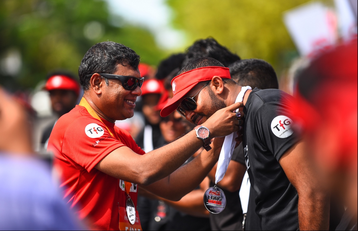 ހުޅުމާލެ: އޭޕްރިލް 120، 2018- ޓޯޓަލް ފިޓްނަސް ގްރޫޕް (ޓީއެފްޖީން) އިން ބޭއްވި ކޮކާކޯލާ ލޯންގް ރަންގެ ހަ ވަނަ އިވެންޓްގެ ތެރެއިން: ބޮޑު ތަރުހީބަކާއިއެކު ހުޅުމާލޭގައި، ހަތަރު ރޭހަކަށް ބަހާލައިގެން ބޭއްވި މިދުވުމުގައި ޖުމްލަ 1500 ދުވުންތެރިން ވަނީ ބައިވެރިވެފައި.--ފޮޓޯ: ހުސައިން ވަހީދު/މިހާރު