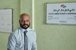 MP Faris Maumoon in front of the Anti-Corruption Commission. PHOTO: HUSSAIN WAHEED/MIHAARU