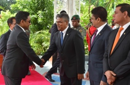 President Yameen (L) greets Hulhuhenveiru MP Moosa Manik. PHOTO/MAJLIS