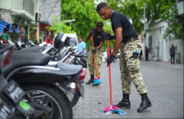 Cadets pictured cleaning the streets of Male during the Male Cleaning Day organised by WAMCO and Environment Ministry in April 2018. PHOTO: HUSSAIN WAHEED/MIHAARU