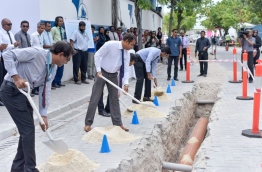 MWSC's Managing Director Ibrahim Fazul (L), Environment Minister Thoriq Ibrahim (L-2) and Tourism Minister Moosa Zameer (L-3) inaugurate the project to upgrade the sewerage system of capital Male. PHOTO: NISHAN ALI/MIHAARU