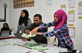 EC officials count votes at a polling station of the Local Council Elections 2017. PHOTO: HUSSAIN WAHEED/MIHAARU