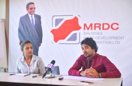 MRDC project head Mohamed Shareef (R) speaks at press conference regarding ongoing developmental projects. PHOTO: HUSSAIN WAHEED/MIHAARU