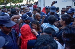 Police break up opposition rally in front of MDP main hub. PHOTO: HUSSAIN WAHEED/MIHAARU