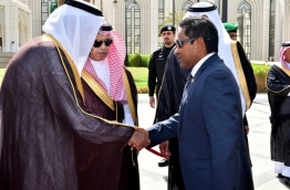 President Yameen shakes hands with King Salman in Saudi Arabia