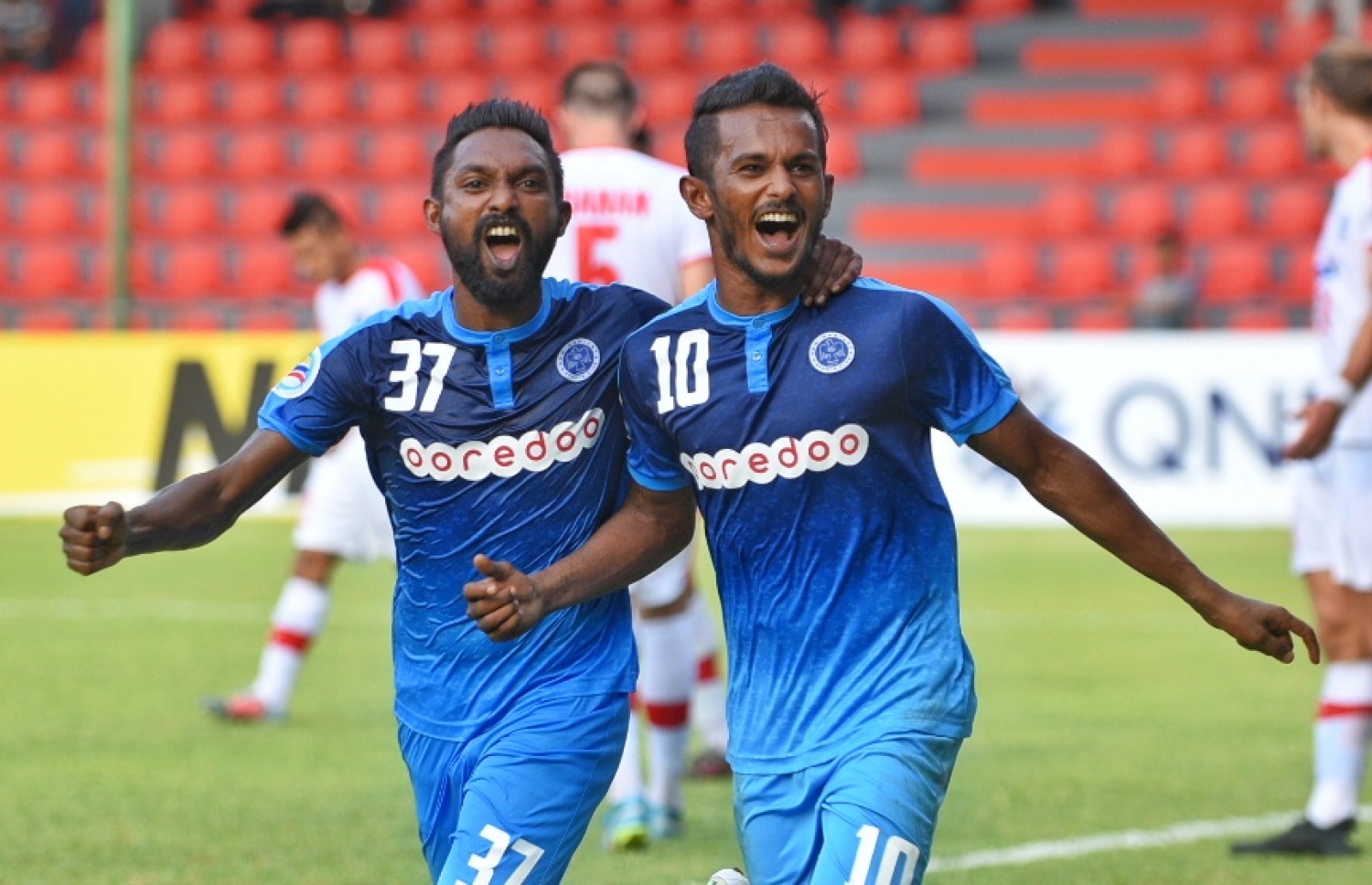 ލަނޑު ޖެހުމަށް ފަހު ނިއުގެ ސެންޓޭ (ކ) އާއި އުމެއިރު އުފާފާޅުކުރަނީ.-- ފޮޓޯ: ހުސެއިން ވަހީދު/ މިހާރު