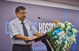Universal Enterprises chairman Umar Manik speaking at the ceremony held to inaugurate the new hospitality course. PHOTO / MIHAARU